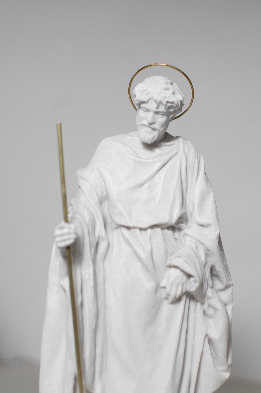 San José Custodio del Hogar con el Niño Jesús y su vara, sobre fondo blanco.
