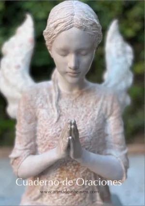 Portada del Cuaderno de Oraciones: un ángel de piedra con las manos juntas en oración.